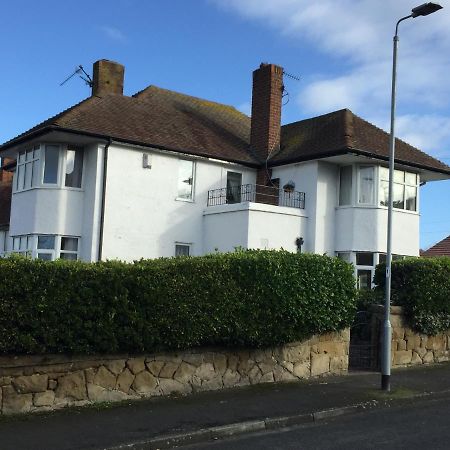 Sunnyside - Large Seaside Home With Views And Hot Tub Prestatyn Exterior foto