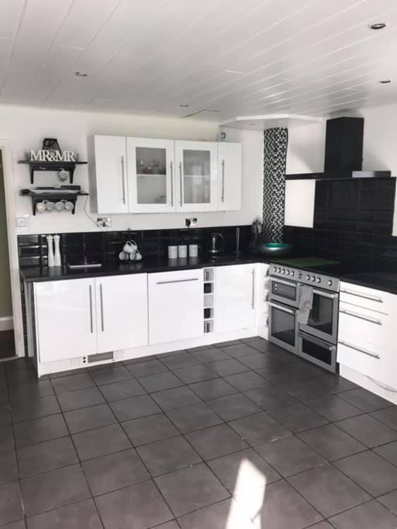 Sunnyside - Large Seaside Home With Views And Hot Tub Prestatyn Exterior foto