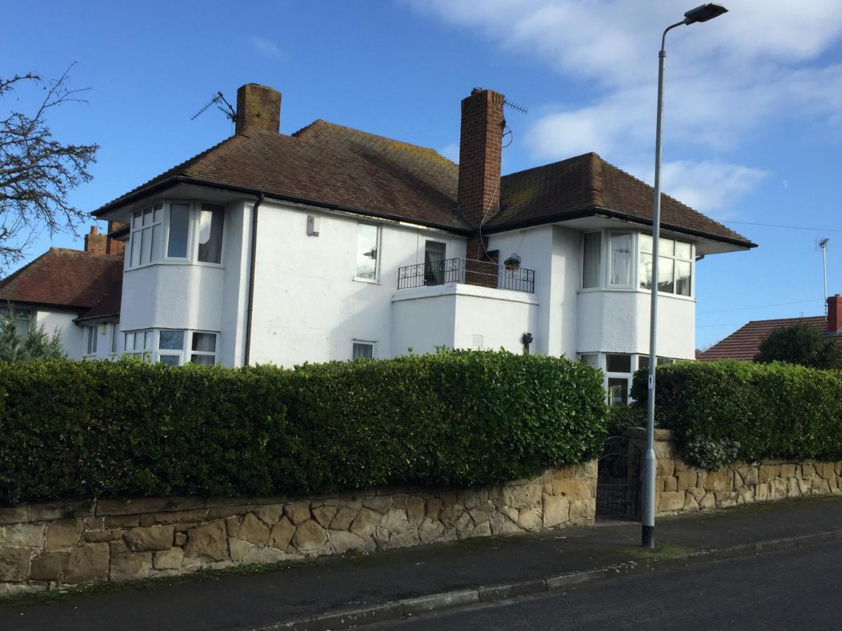 Sunnyside - Large Seaside Home With Views And Hot Tub Prestatyn Exterior foto